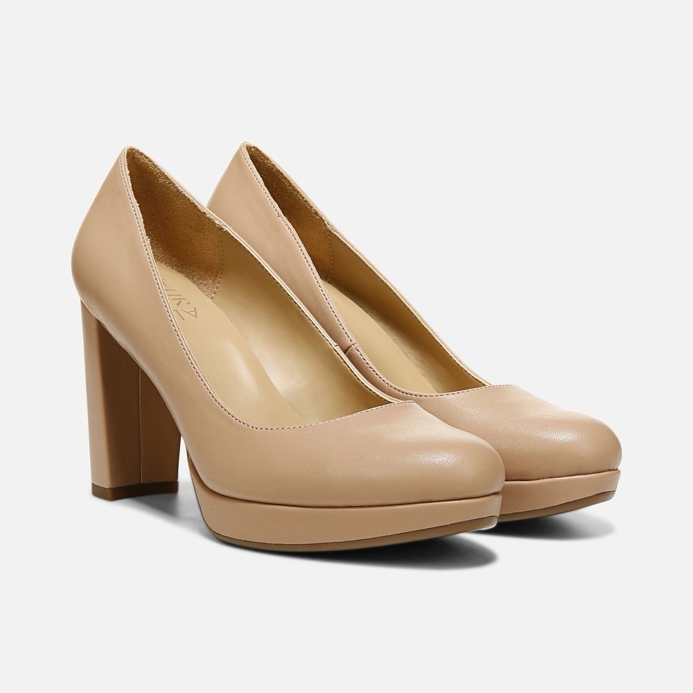 Naturalizer Berlin platform pump in nude, size 10M